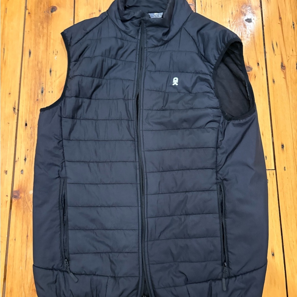 Men's Black Insulated Vest. Perfect for fall/spring golf!